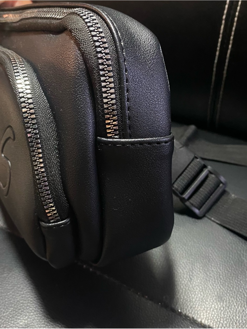 NEW🎉 BOSS Embossed Black Leather Belt Bag Fanny Pack - Picture 4 of 9